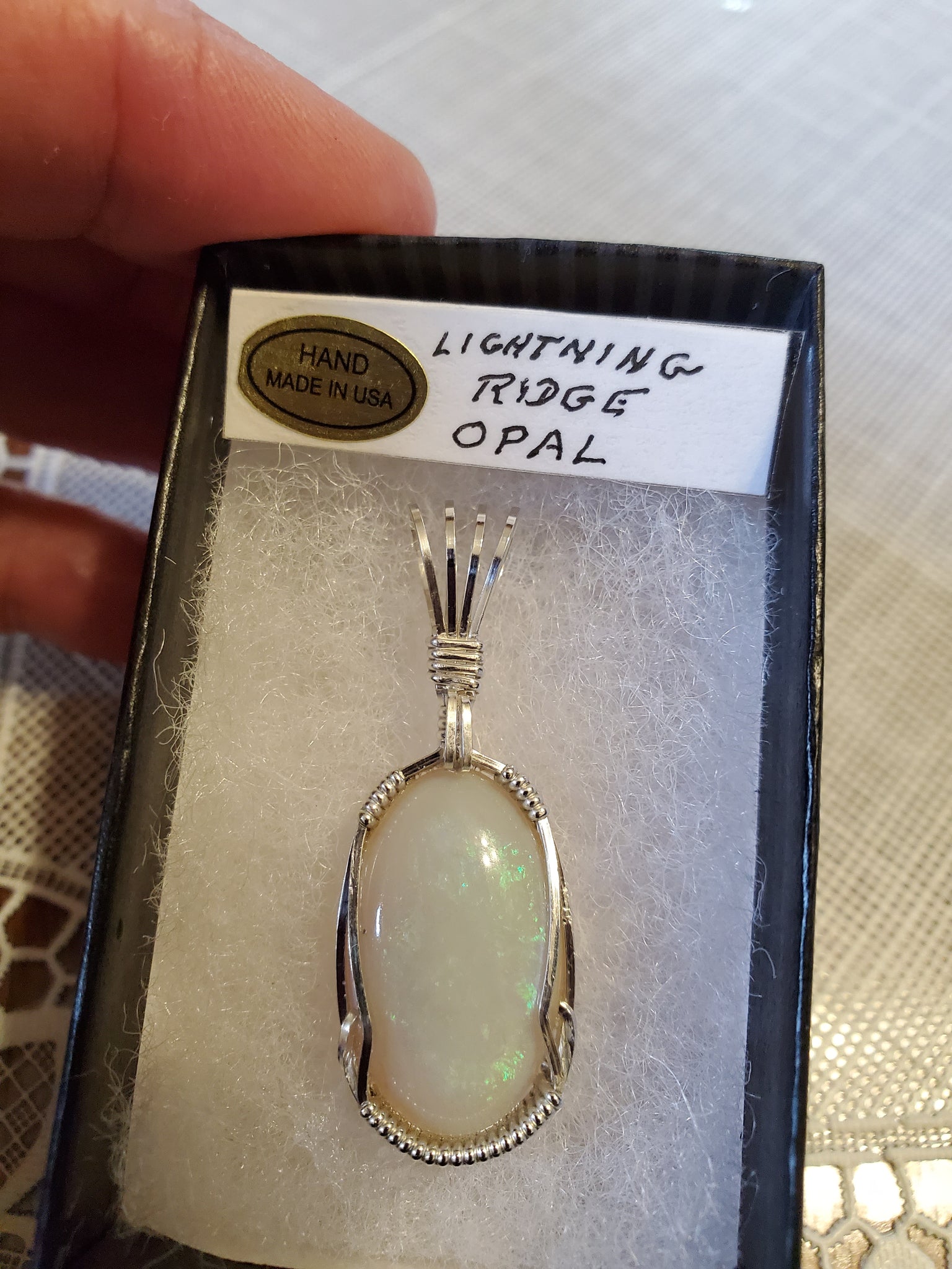 Fire Opal Slice Pendant ❤️ Ethiopian Fire Opal Necklace - Biographie